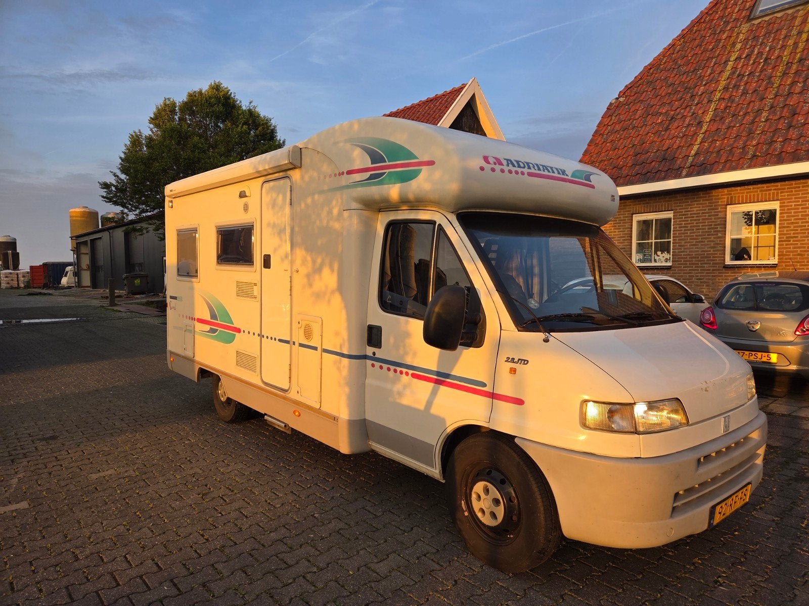 Adriatik 590 DS ,Fiat Ducato 2.8 jtd ,2002,airco,frans bed, Caravans en Kamperen, Campers, Ringverwarming, Fiat, Achteruitrijcamera