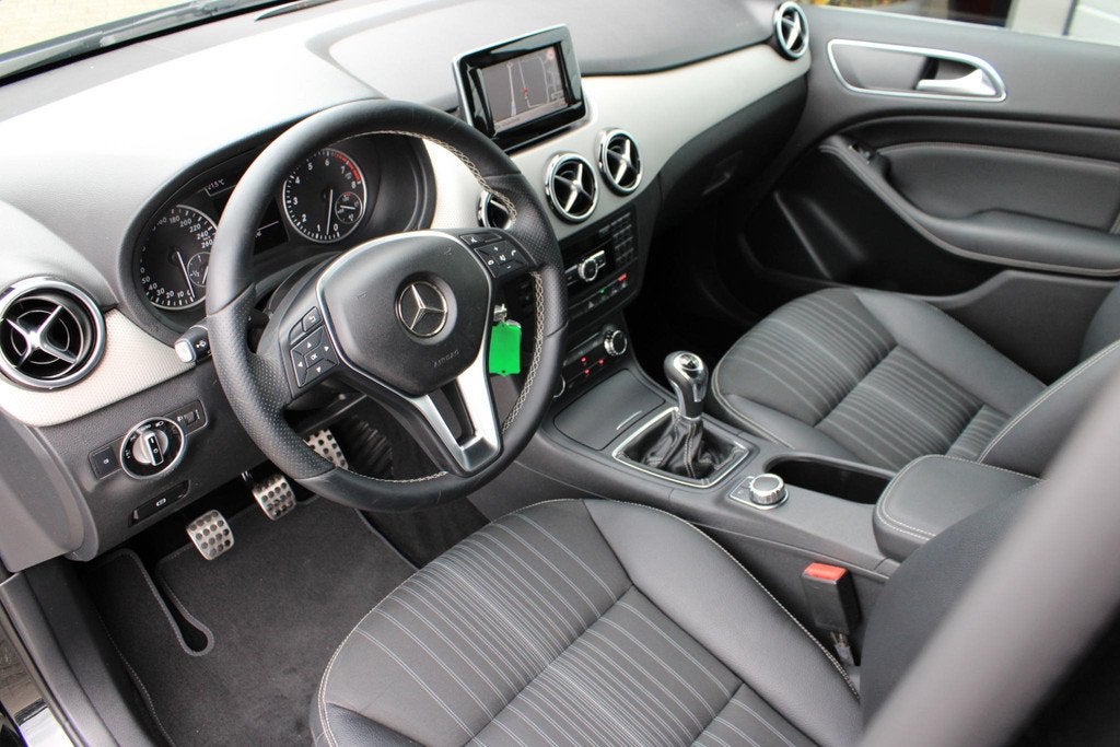 Mercedes-Benz B-Klasse 180 Trekhaak | Sportpakket | Stoelver, Voorwielaandrijving, Stof, Gebruikt, 4 cilinders