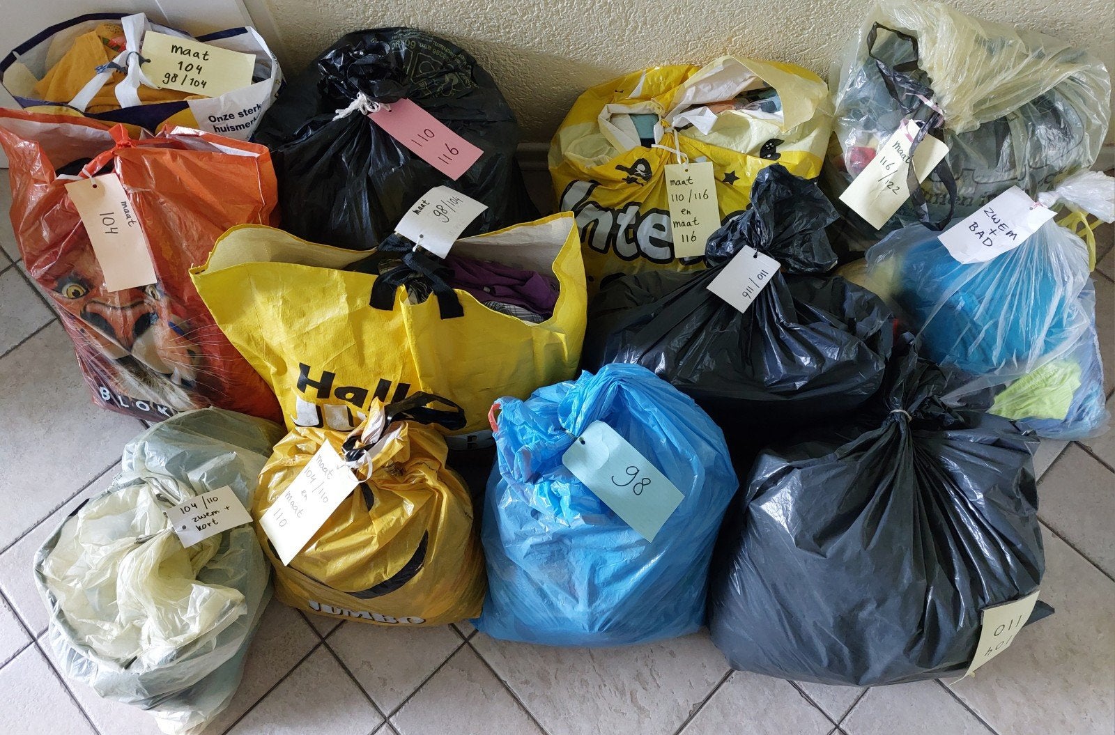 Grote partij jongens kleding maat 98 tot 116: 12 tassen vol, Ophalen, Gebruikt, Maat 104
