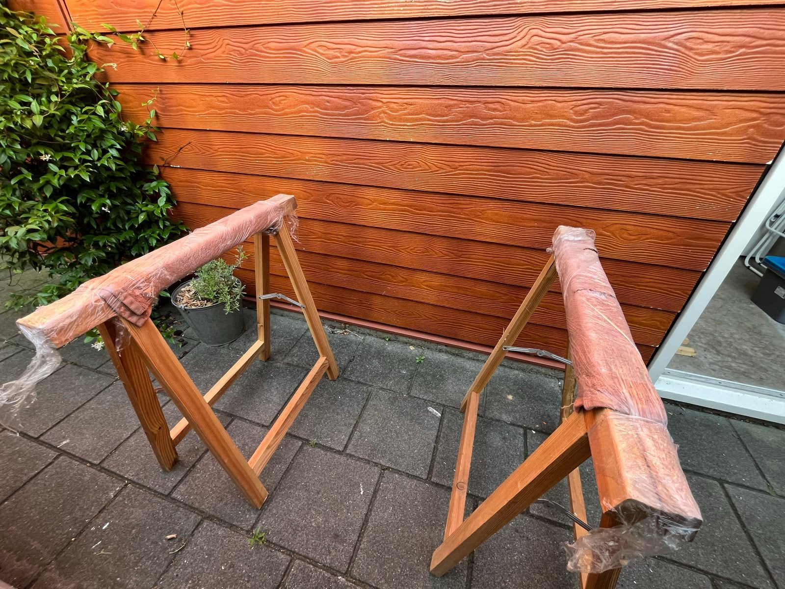 Twee stevige houten schragen, Ophalen, Gebruikt