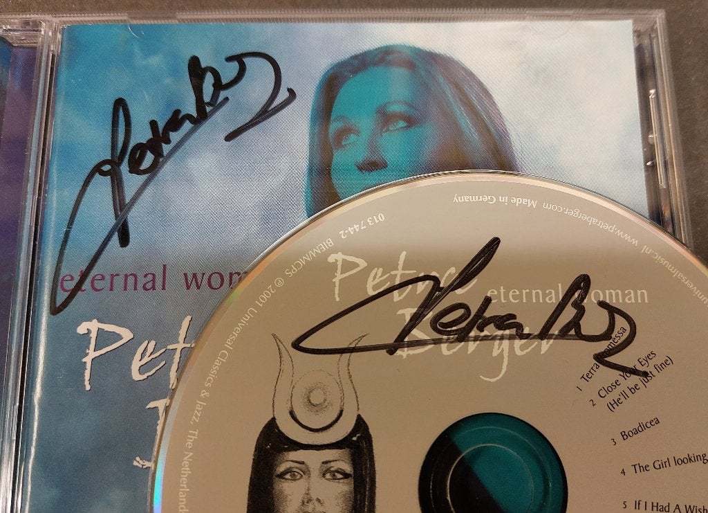 Petra Berger CD + 2 x handtekening Gesigneerd Eternal Woman, Ophalen of Verzenden, Zo goed als nieuw, Pop, Gesigneerd