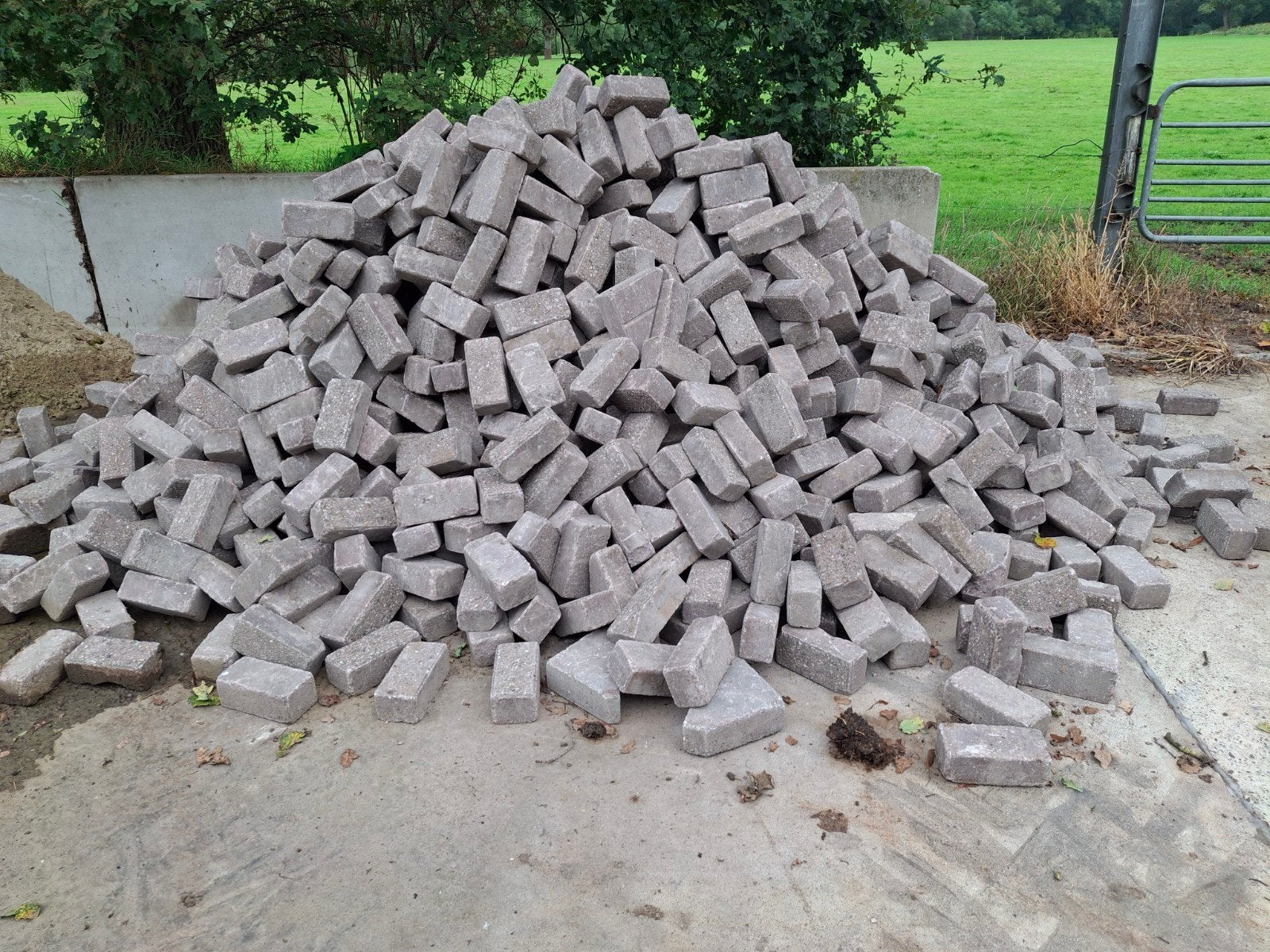 klinkers +- 20 mtr, Ophalen, Beton, Klinkers