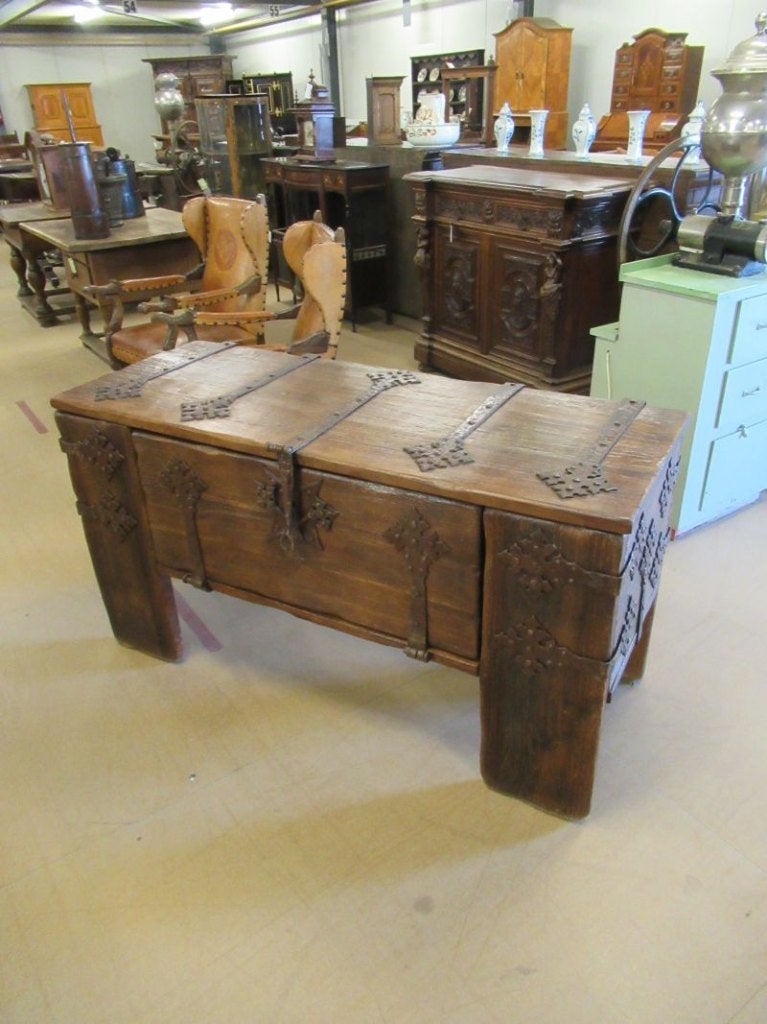Oer 11814 ANTIEKE Gotische Stollentruhe met Brotschranke, Ophalen