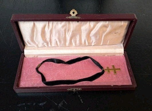 Vintage Lotharings kruis (choker) in oud juweliersdoosje, Ophalen of Verzenden, Gebruikt, Overige onderwerpen