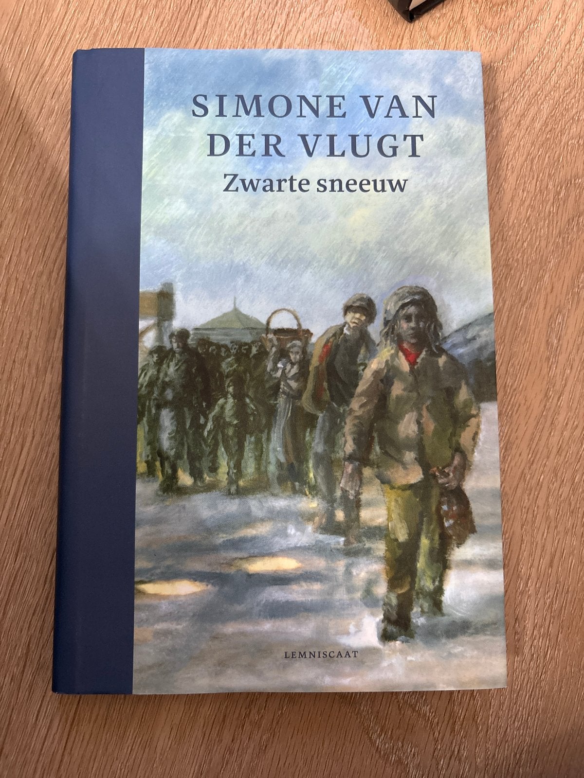 Simone van der Vlugt - Zwarte sneeuw, Boeken, Ophalen of Verzenden, Zo goed als nieuw, Simone van der Vlugt