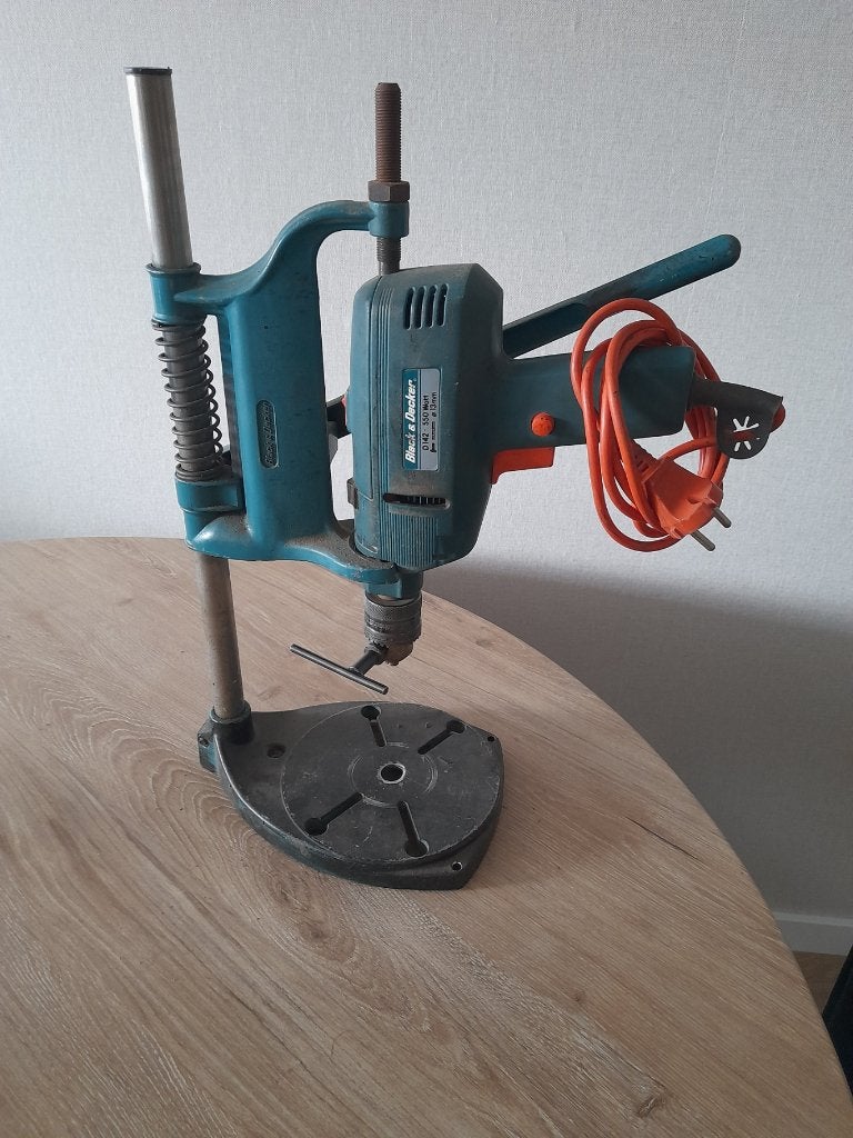 Boorkolom, incl boormachine van Black en Decker, Ophalen, Gebruikt, Boormachine