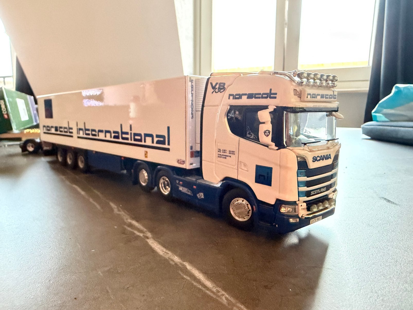 Wsi scania Norscot international, Hobby en Vrije tijd, Modelauto's | 1:50, Ophalen of Verzenden, Zo goed als nieuw, Bus of Vrachtwagen