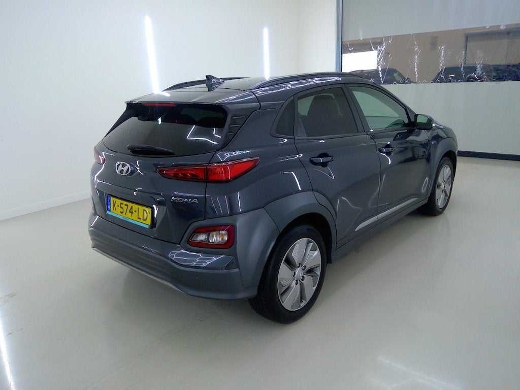 Hyundai Kona EV Limited 64 kWh FASE 3 SOH 100 % ||STOELVRM+V, Dealer onderhouden, Gebruikt, Zwart, 300 kg