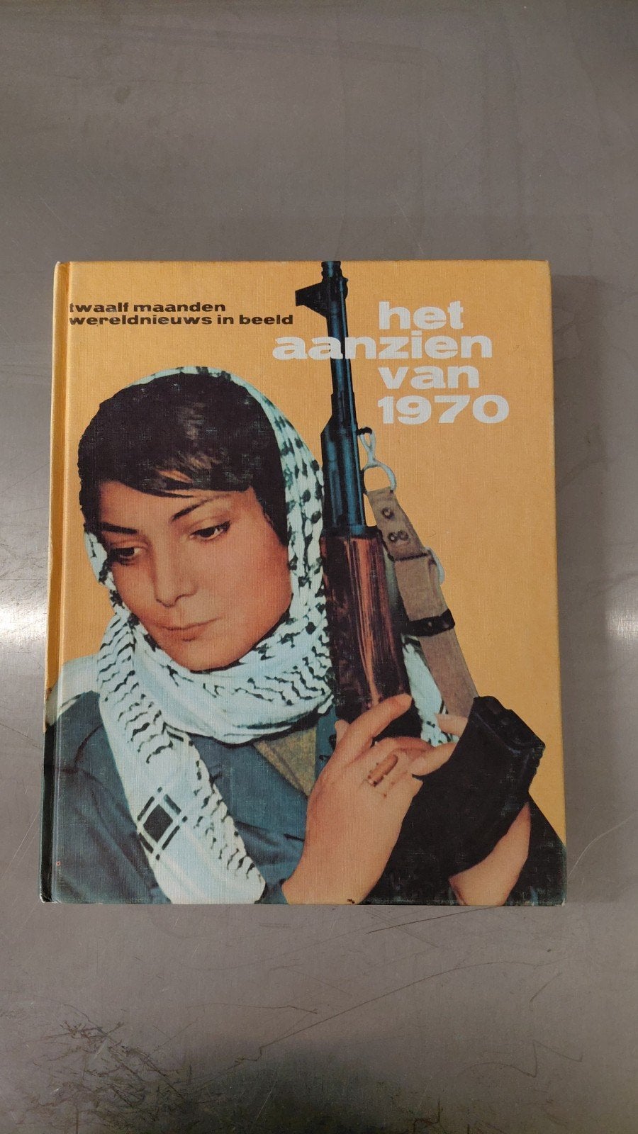 Het Aanzien van 1970 - Twaalf maanden wereldnieuws in beeld, Ophalen of Verzenden, 20e eeuw of later, Gelezen, Onbekend