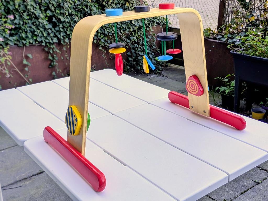 Houten babygym met kleurrijke hangers, Kinderen en Baby's, Speelgoed | Babyspeelgoed, Ophalen of Verzenden, Gebruikt, Babygym