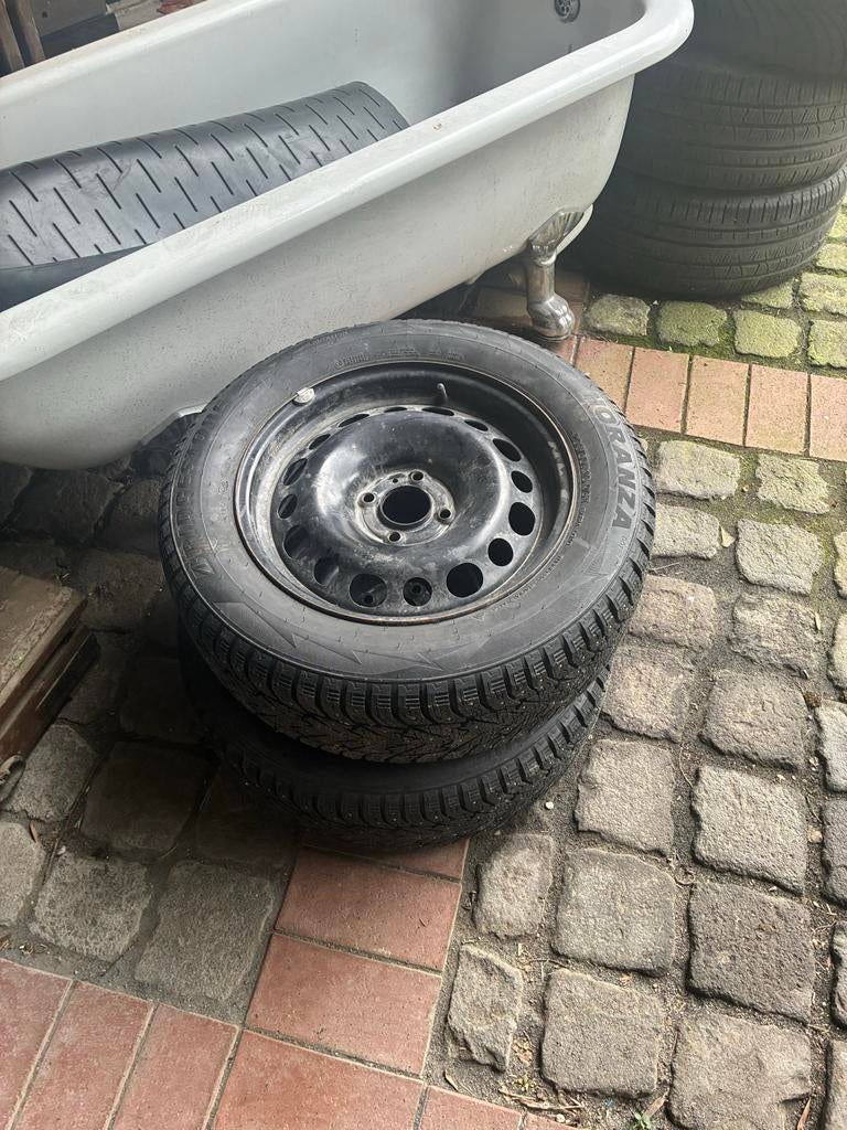 Saab 900 16 inch Bridgestone Noranza spikes 4x, Ophalen, Gebruikt, 16 inch, Banden en Velgen