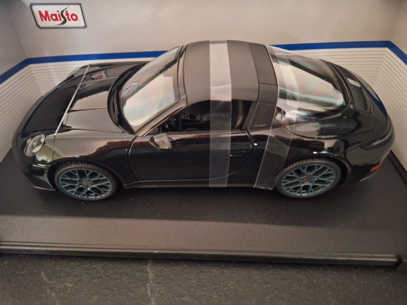 Porsche 911 (992) Targa 4 GTS 2025 
Schaal 1:18, Maisto, Auto, Nieuw, Ophalen of Verzenden