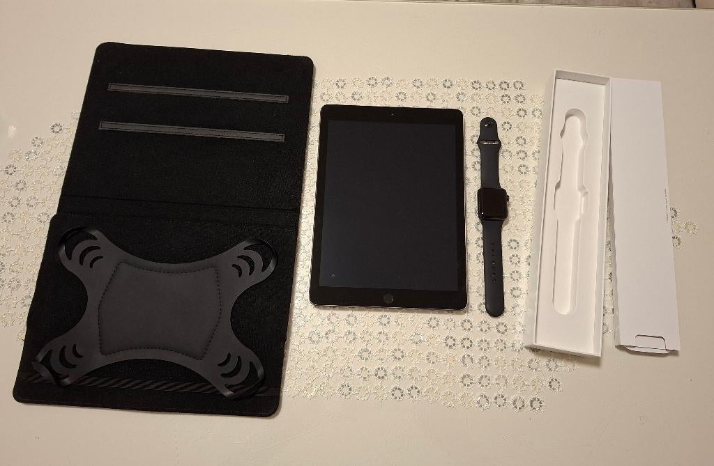 Apple Watch Series 3 - iPad (5e generatie), Computers en Software, Apple iPads, Zo goed als nieuw, Apple iPad, Wi-Fi, 10 inch