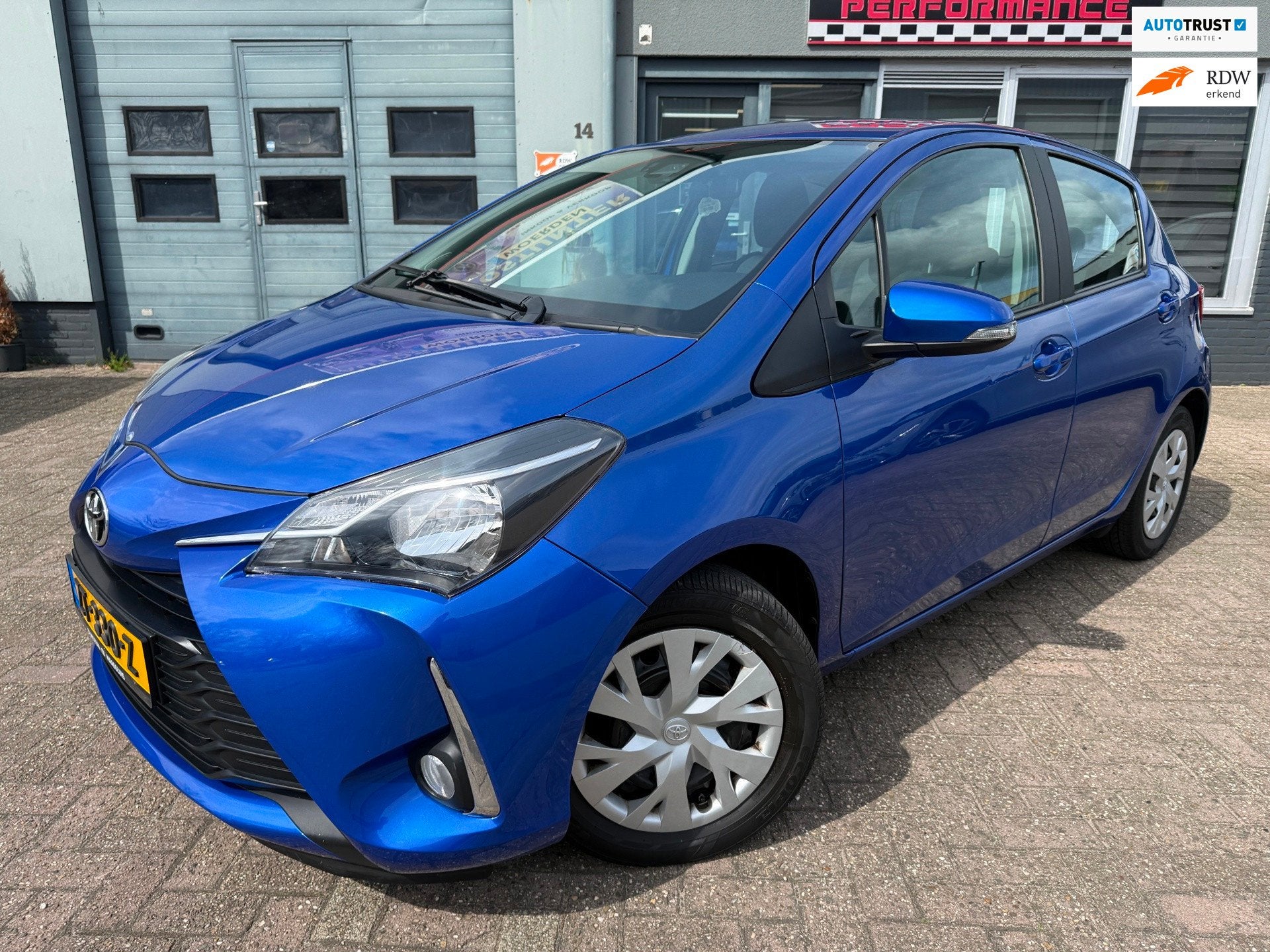 Toyota Yaris 1.5 VVT-i Design 2018 112PK HISTORIE AANWEZIG G, Auto's, Toyota, 4 cilinders, Blauw, Bedrijf, 835 kg