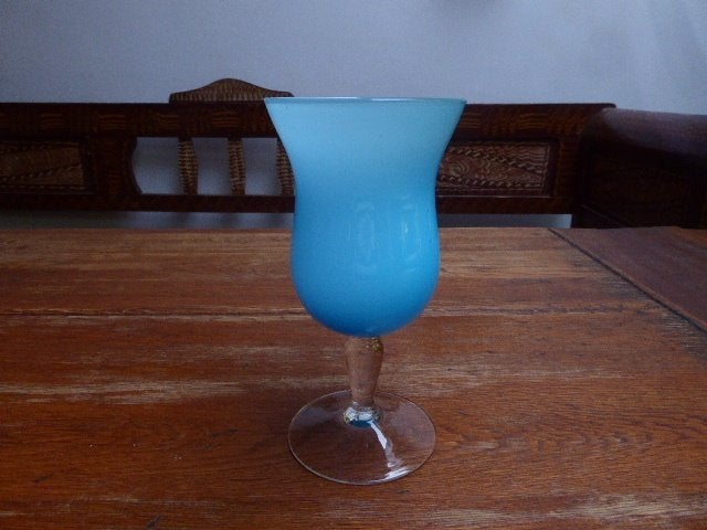 Vintage opaline kelk in blauw
