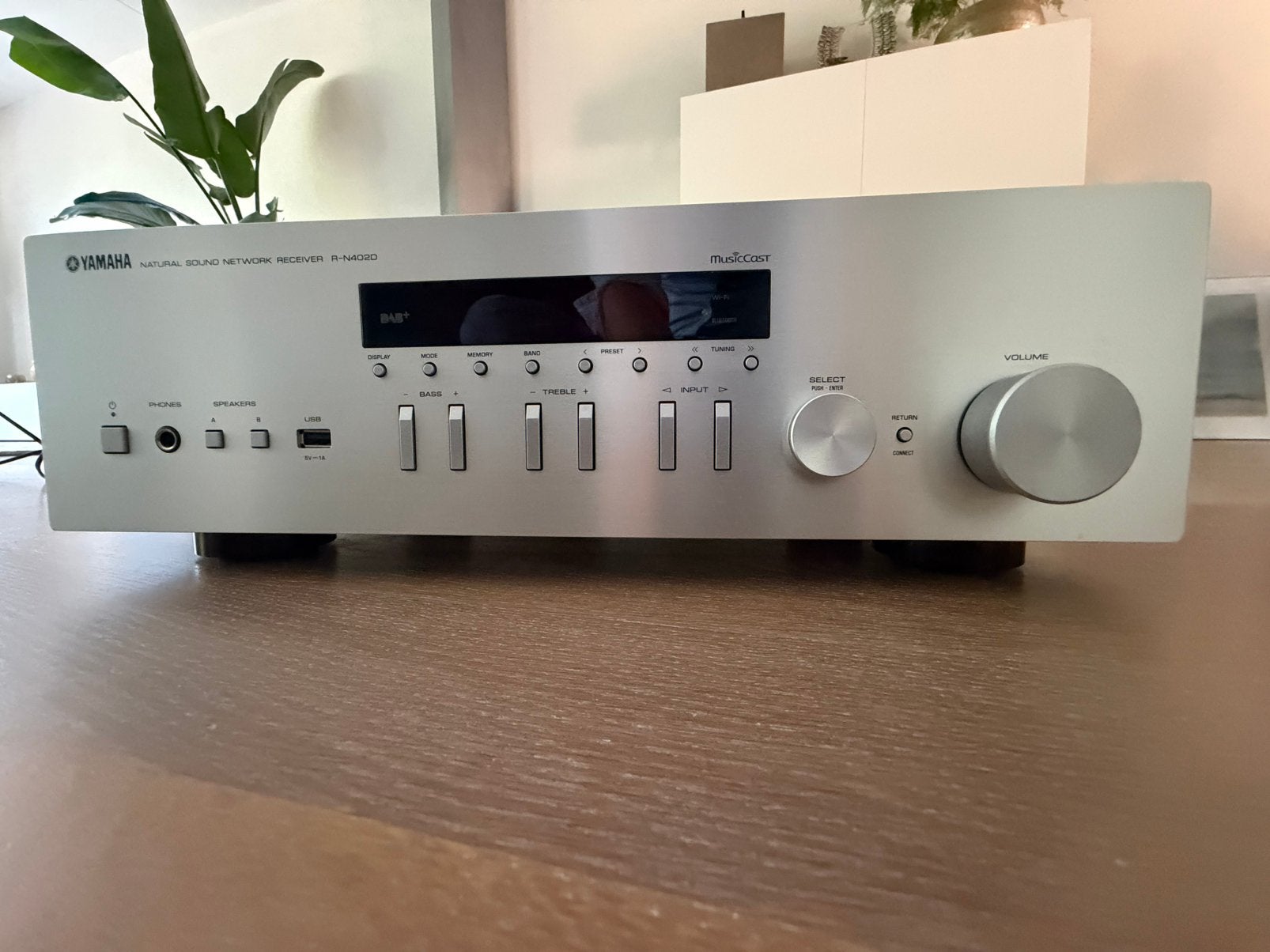Yamaha R-N402D Netwerk Receiver - Zilver, Ophalen, Yamaha, Zo goed als nieuw, 60 tot 120 watt