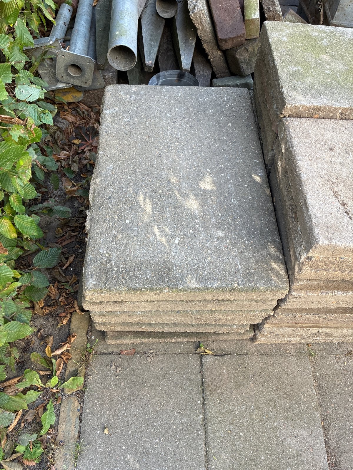 Gratis 10 betontegels 40x60 cm, Tuin en Terras, Ophalen, Gebruikt, Minder dan 5 m², Beton