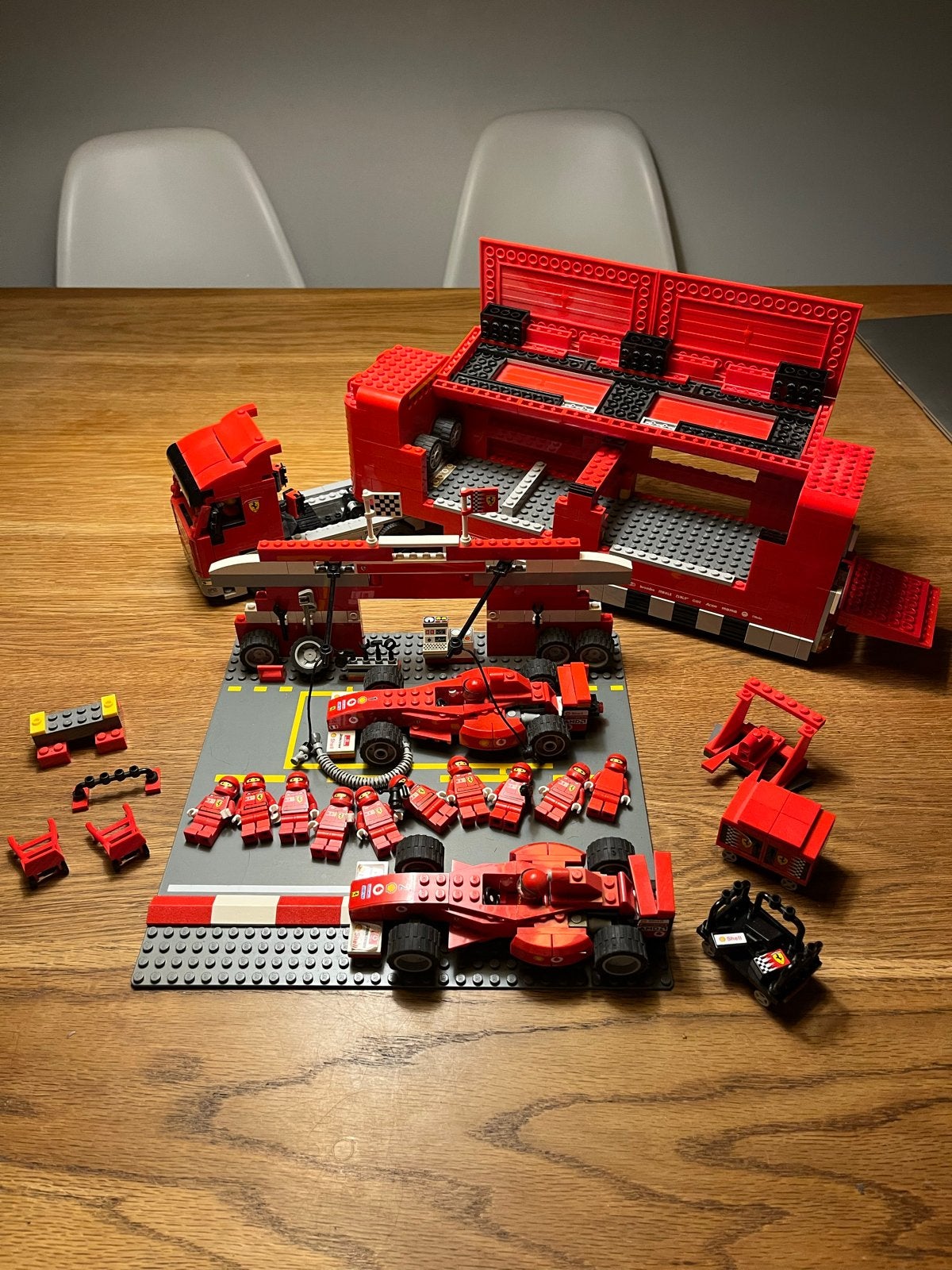 LEGO Racers Ferrari F1 Pit Set en Truck (8654 & 8375), Ophalen of Verzenden, Zo goed als nieuw, Overige merken
