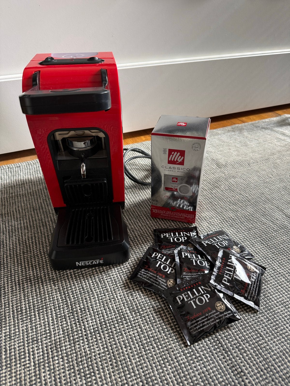NESCAFÉ Espresso koffiezetapparaat rood – Koffiepads, Koffiemachine, Ophalen of Verzenden, Zo goed als nieuw, 1 kopje