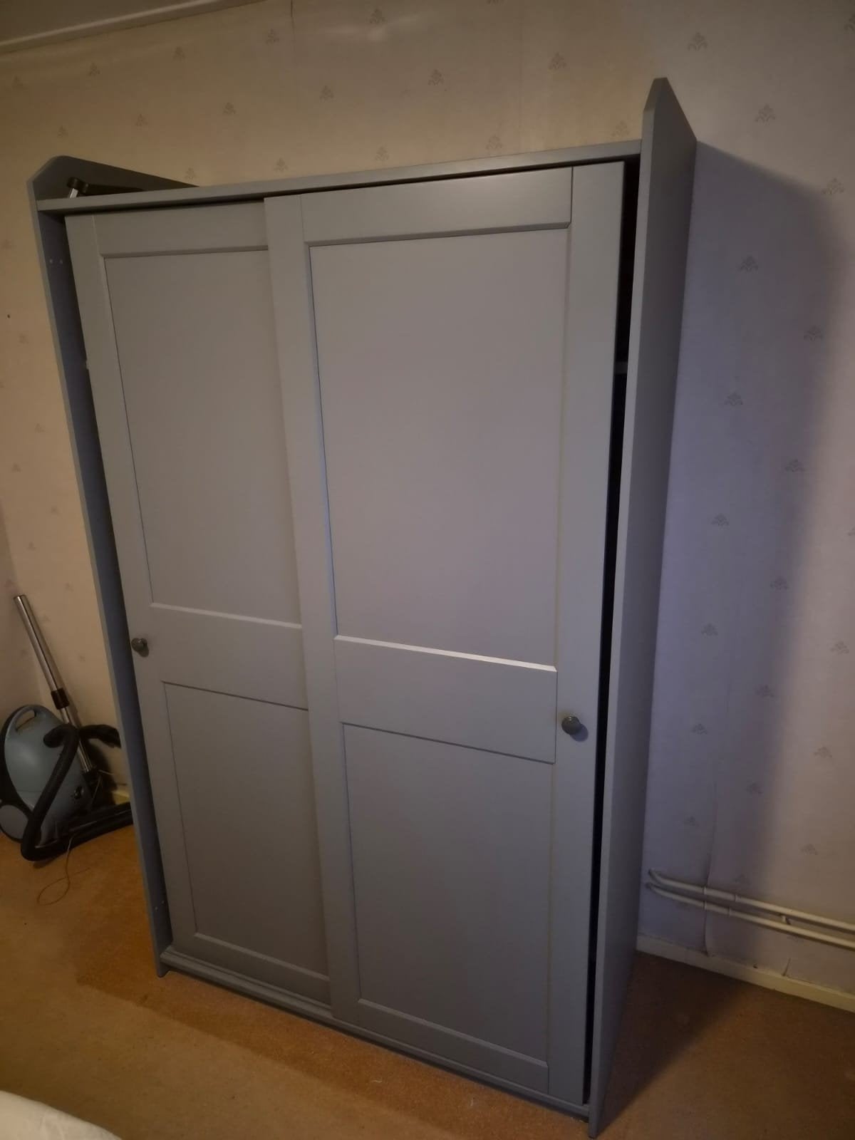 ikea Hauga kledingkast grijs, Huis en Inrichting, Kasten | Kledingkasten, Ophalen, Met deur(en), 100 tot 150 cm, Zo goed als nieuw