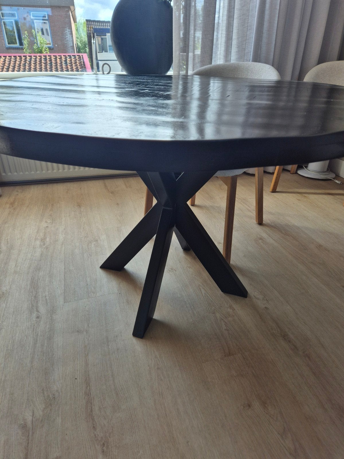 Zwart walnoten blad tafel met stalen poten, Rond, Zo goed als nieuw, Ophalen, Overige houtsoorten