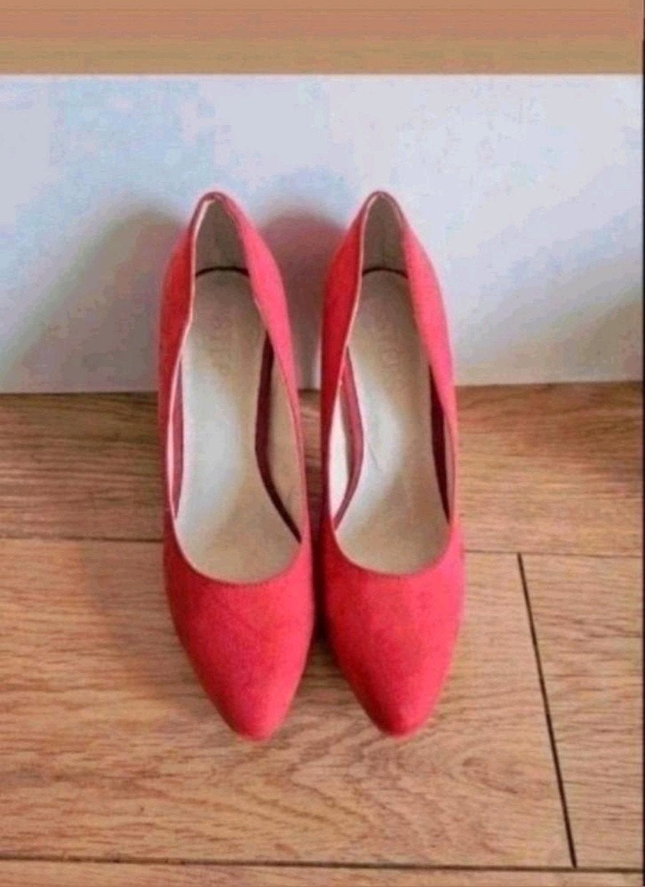 Steps rode pumps, Kleding | Dames, Schoenen, Pumps, Ophalen of Verzenden, Zo goed als nieuw, Steps