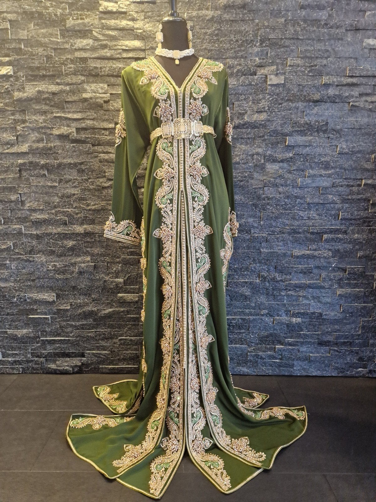 Prachtige Groene takchita met Gouden Borduurwerk, Overige typen, Groen, Ophalen, Maat 38/40 (M)