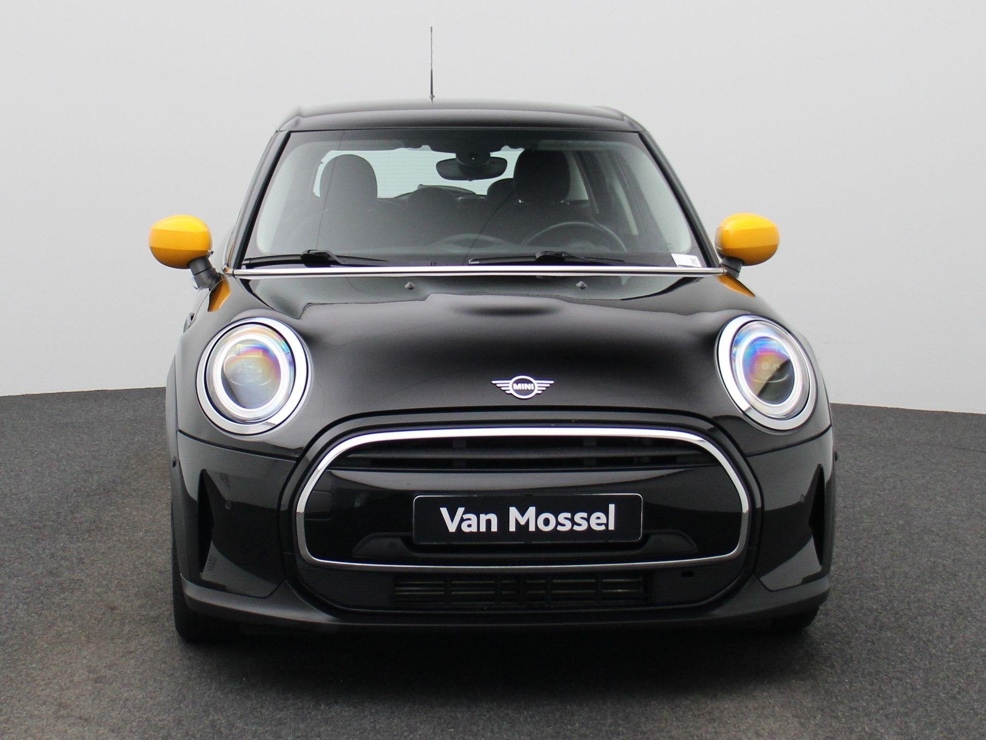 MINI 5-Deurs 1.5 One Essential | Navigatie | LMV | Parkeer s, Stof, Gebruikt, Zwart, 102 pk