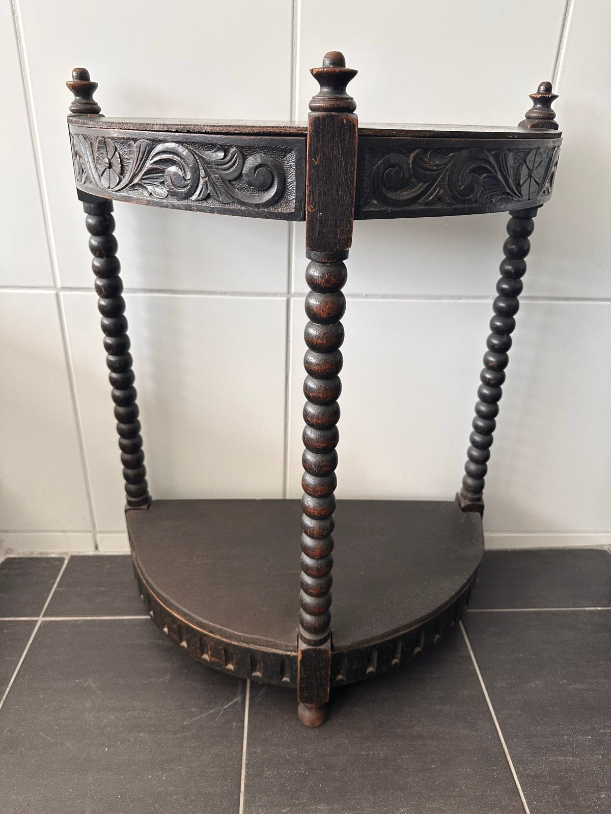 Antiek houten half-rond tafeltje / paraplubak, Ophalen