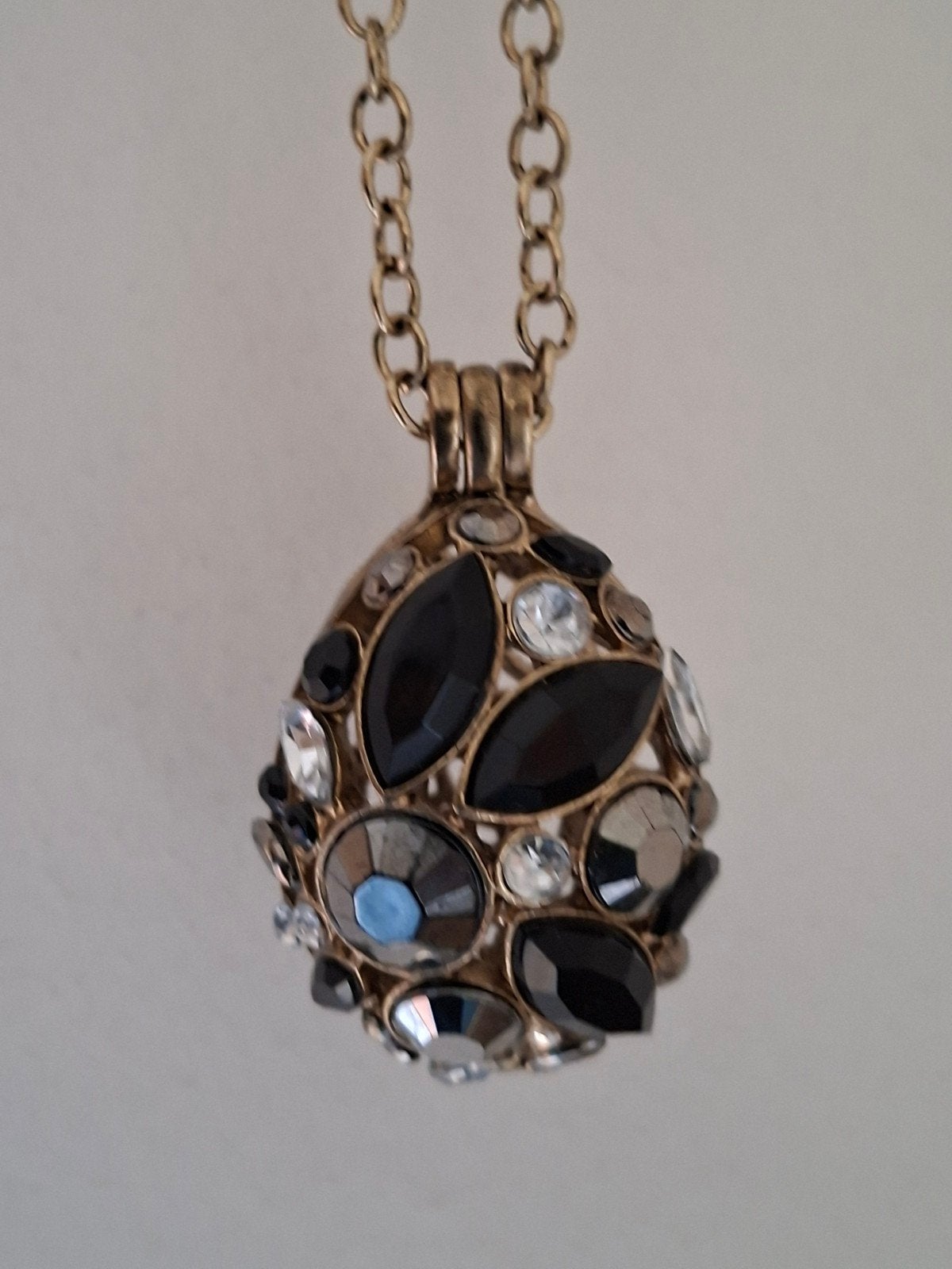 eivormig medaillon met ketting, Ophalen of Verzenden