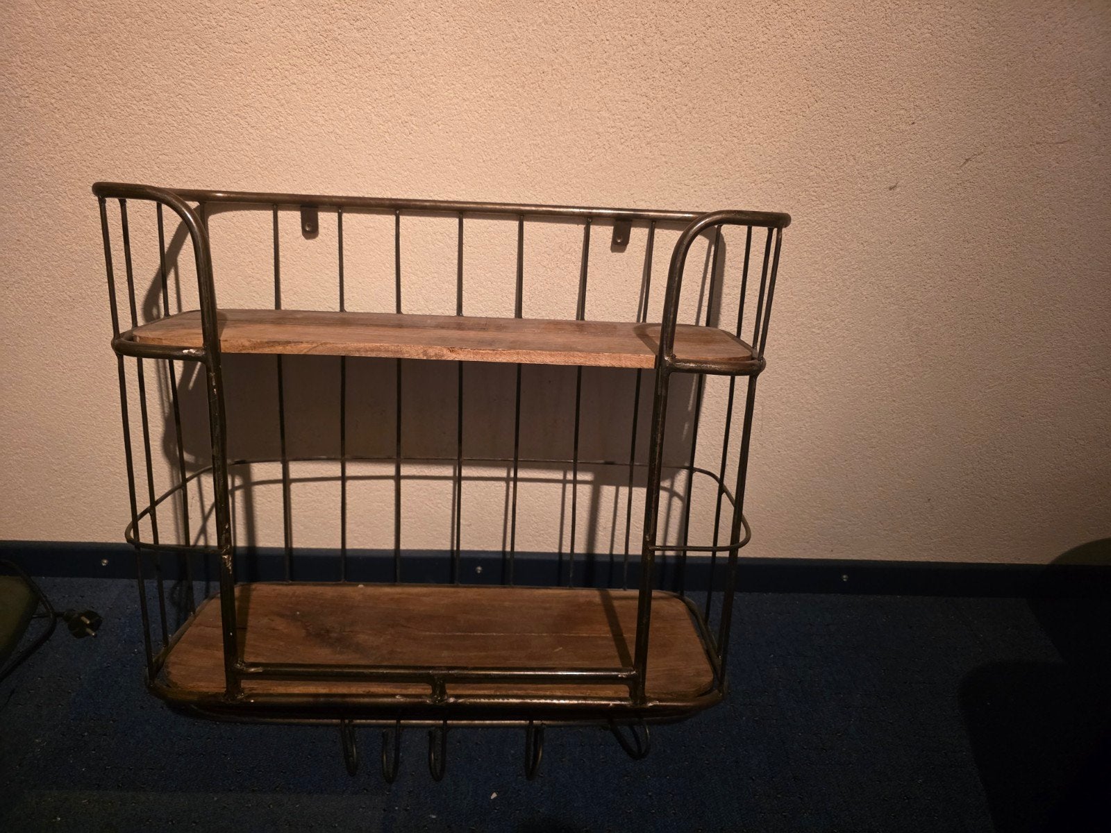 Industriële wandrek met houten planken en haken, Huis en Inrichting, Ophalen, Gebruikt