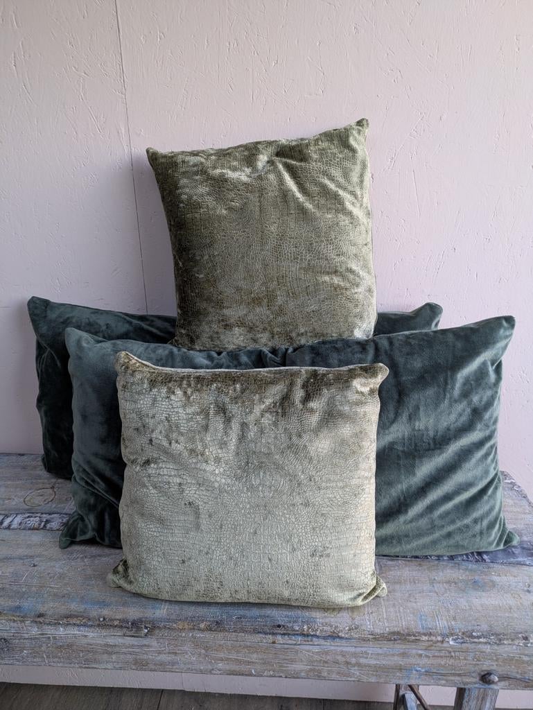 Nieuwe velvet en croco groene kussens, Ophalen of Verzenden, Nieuw, Groen, Vierkant