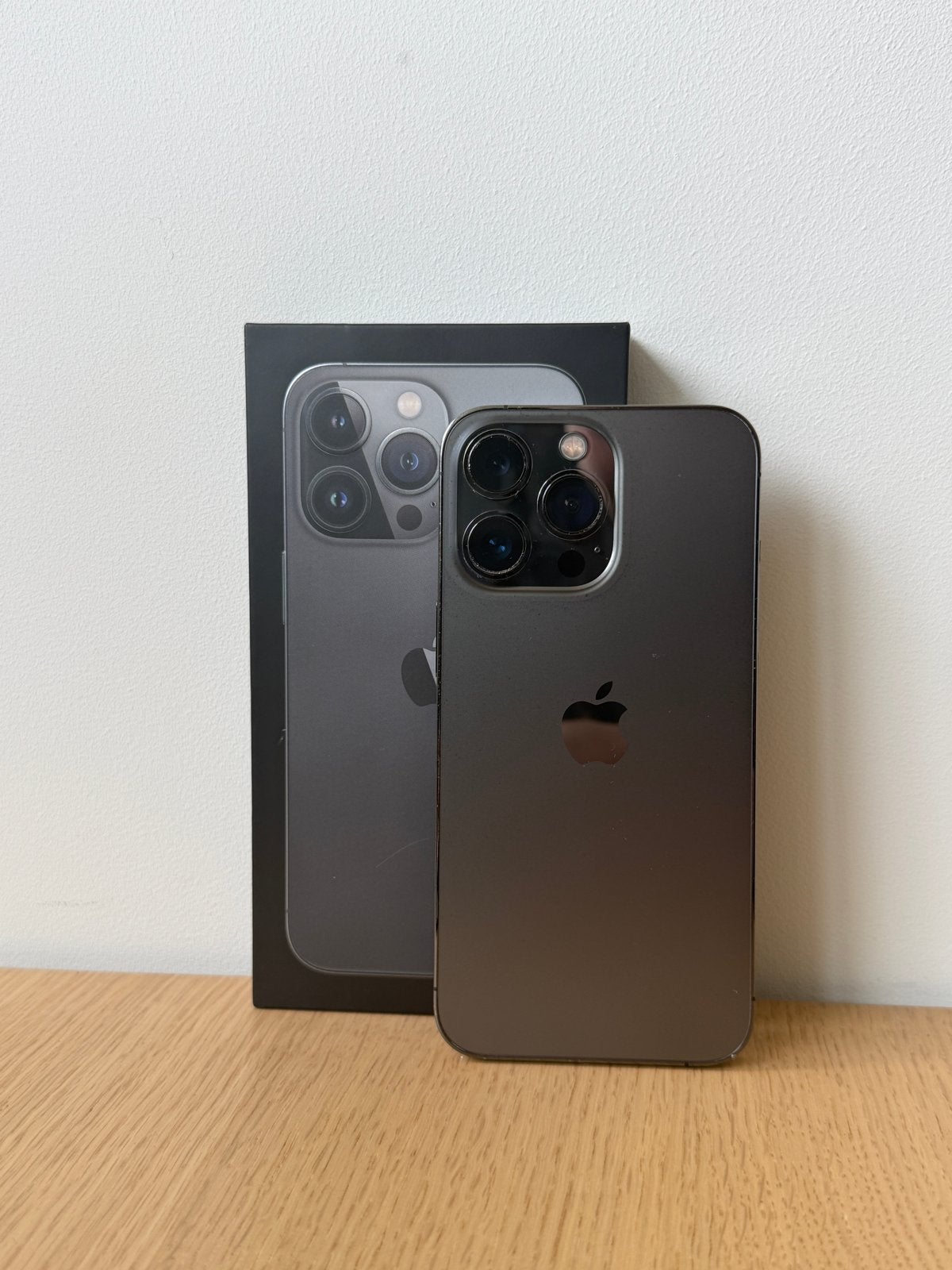 Foto 4 van Apple iPhone 13 Pro - Zo goed als nieuw - 100% batterij
