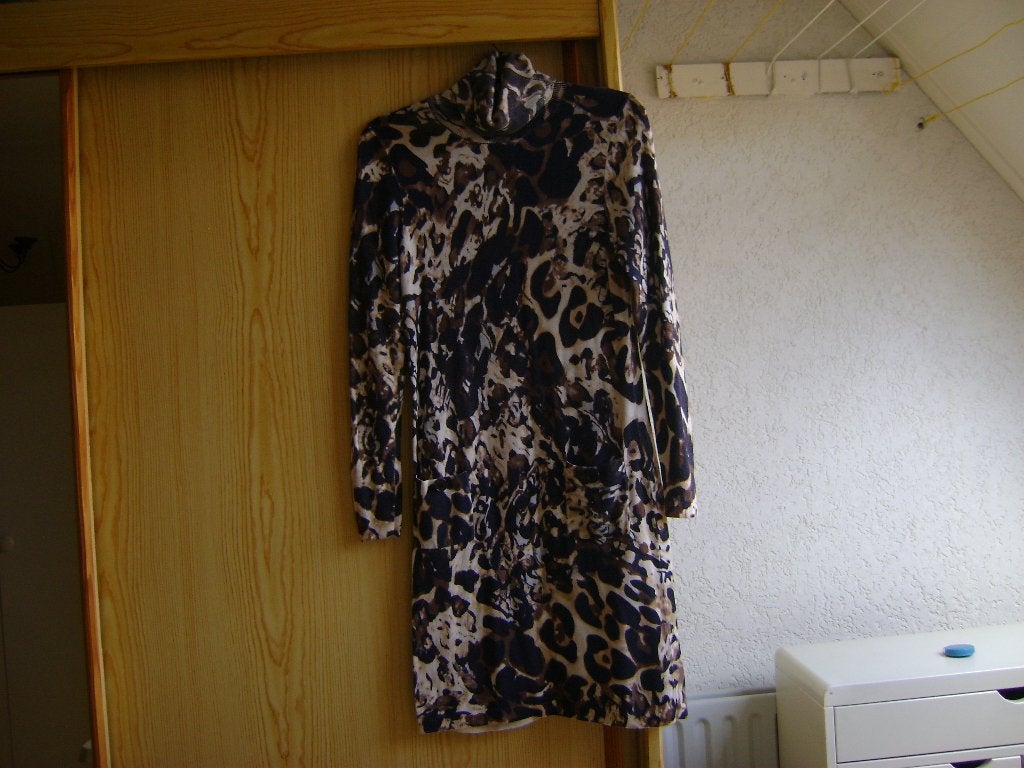 jurk met tygerprint mt38 met col in zwart/beige van apanage, Maat 38/40 (M), Zwart, Ophalen of Verzenden, Zo goed als nieuw