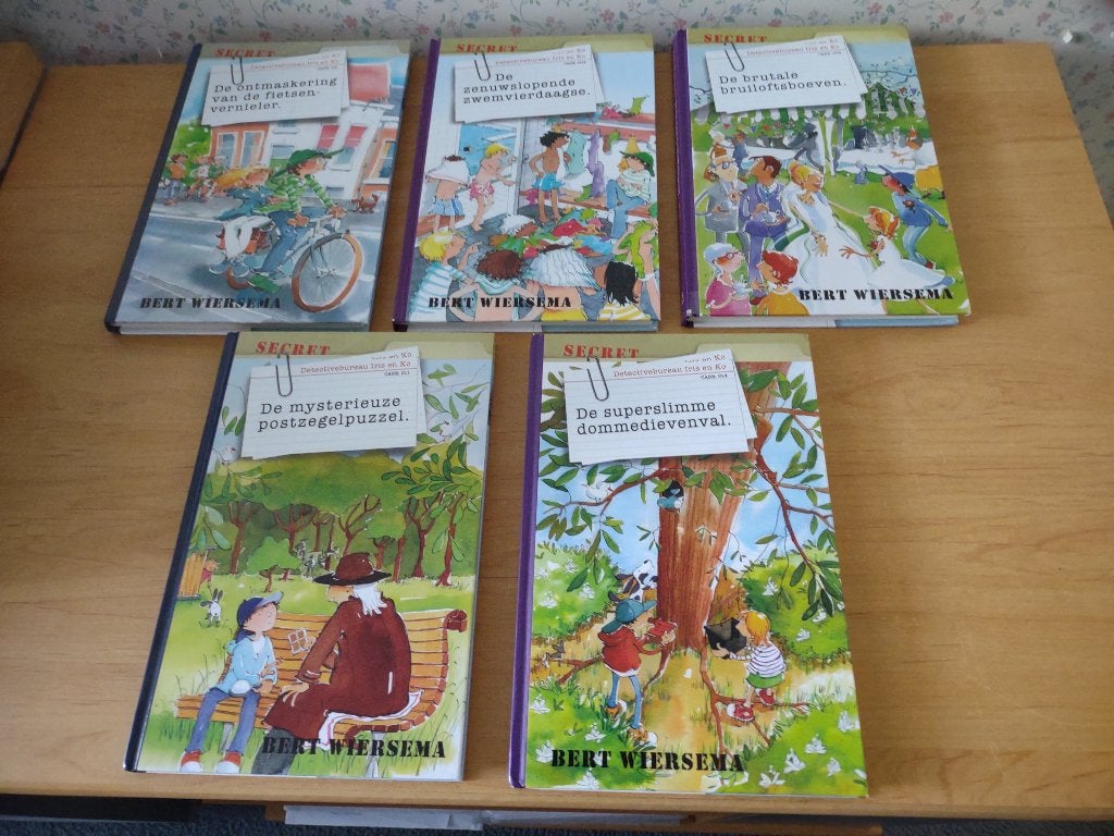 Detectivebureau Iris en Ko (1,4,9 en 11)- Bert Wiersema, Boeken, Ophalen of Verzenden, Gelezen, Fictie algemeen