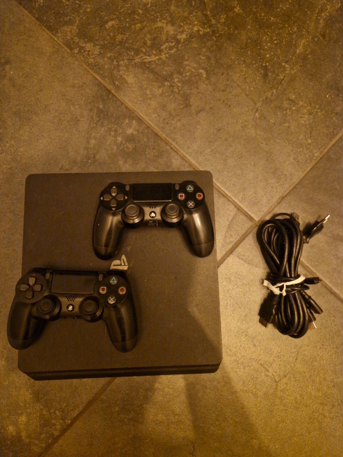 playsation 4, Met games, Met 2 controllers, Ophalen of Verzenden, Zo goed als nieuw
