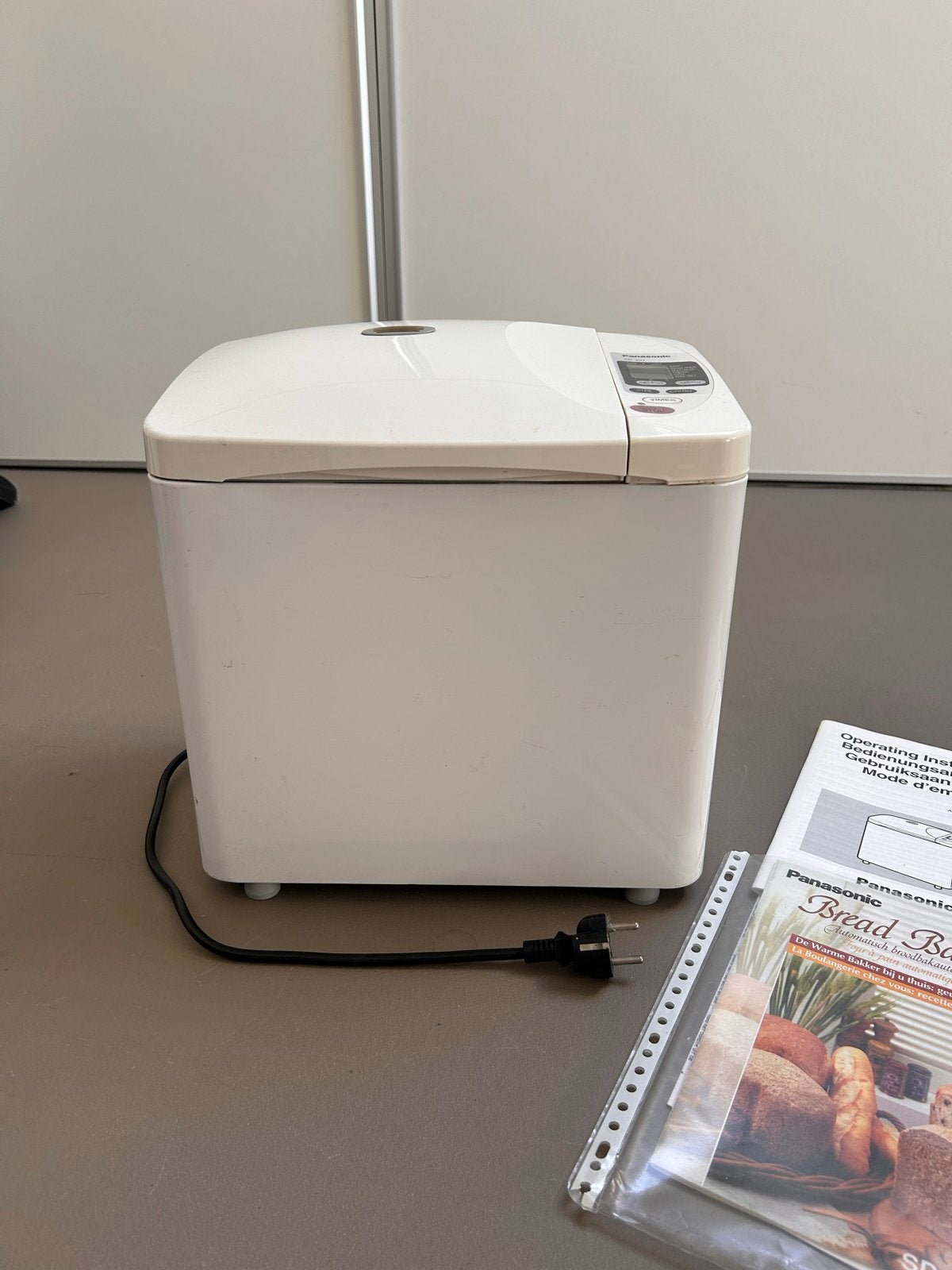 Panasonic SD-207 Broodbakmachine met Timer en Receptenboek, Meer dan 10 programma's, 800 tot 1200 gram deeg, Zo goed als nieuw