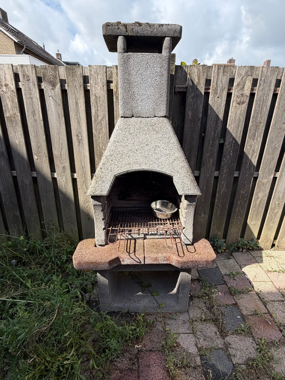 Betonnen barbecue met schoorsteen, Tuin en Terras, Ophalen, Gebruikt