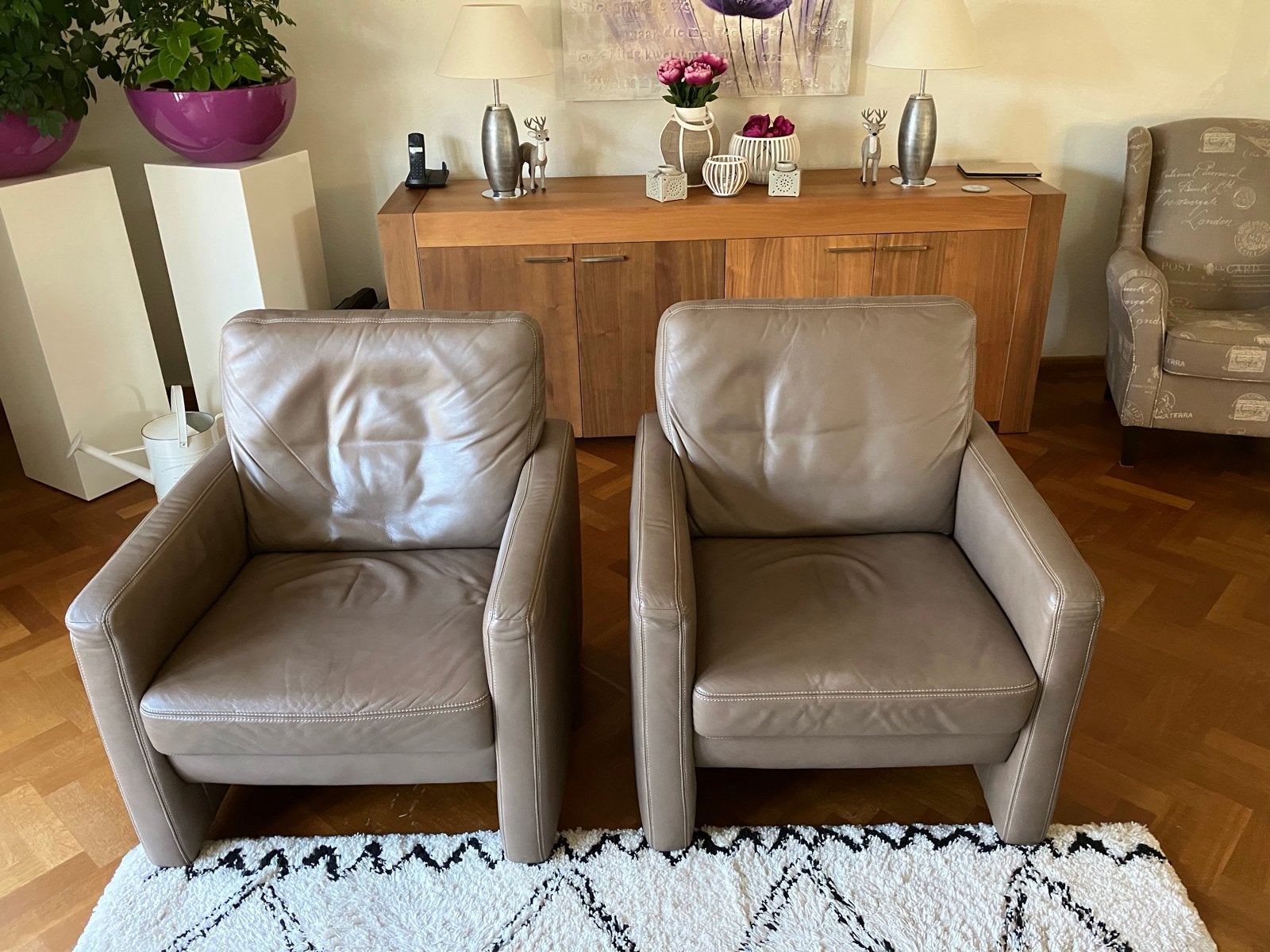 2x Leren Fauteuils - Taupekleurig - Comfortabel en Stijlvol, Ophalen, Gebruikt, Leer, 75 tot 100 cm