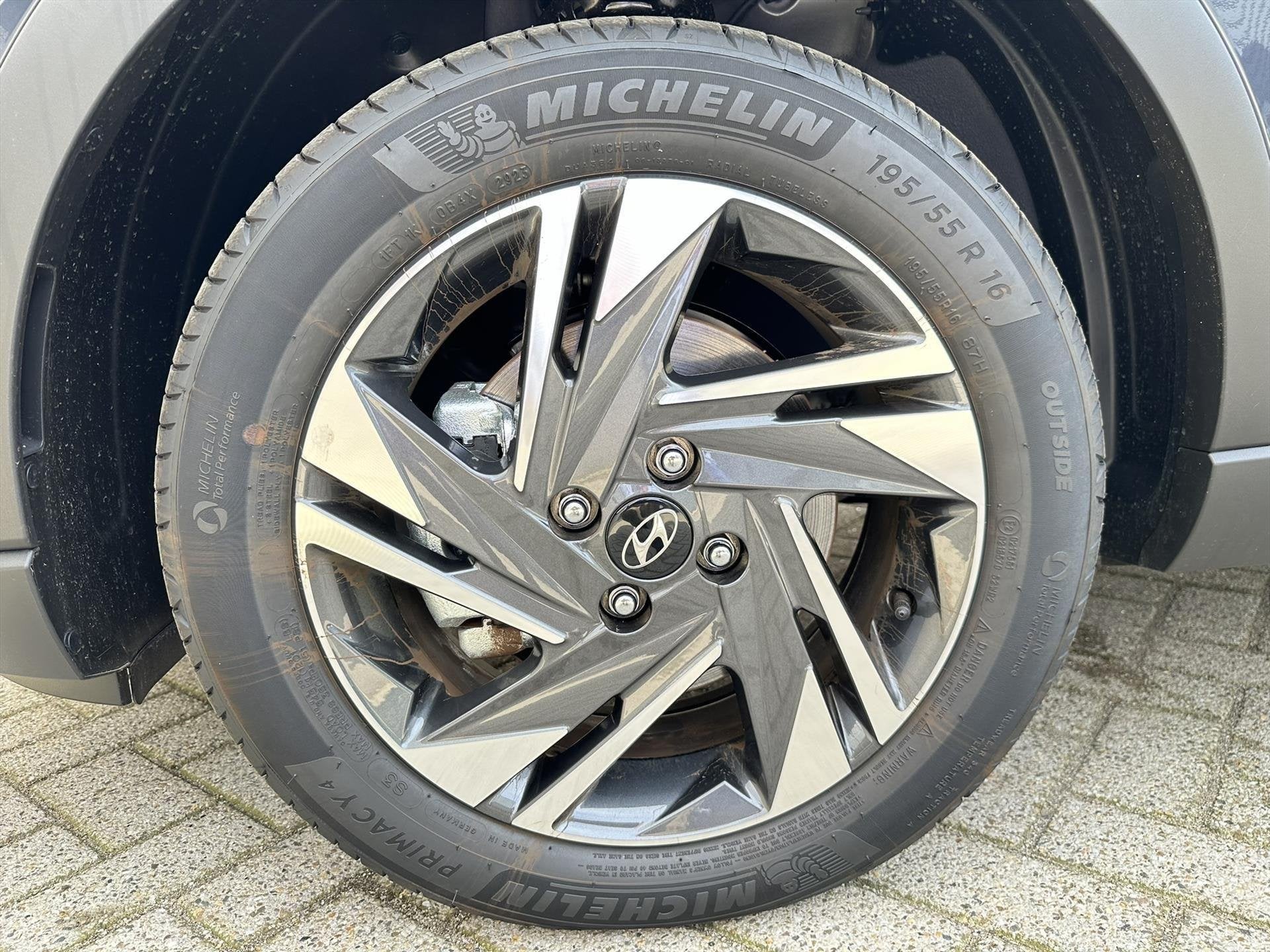 Hyundai Bayon 1.0 T-GDI 48V 100PK Aut Premium, Auto's, Euro 6, Origineel Nederlands, 19 km/l, 99 pk