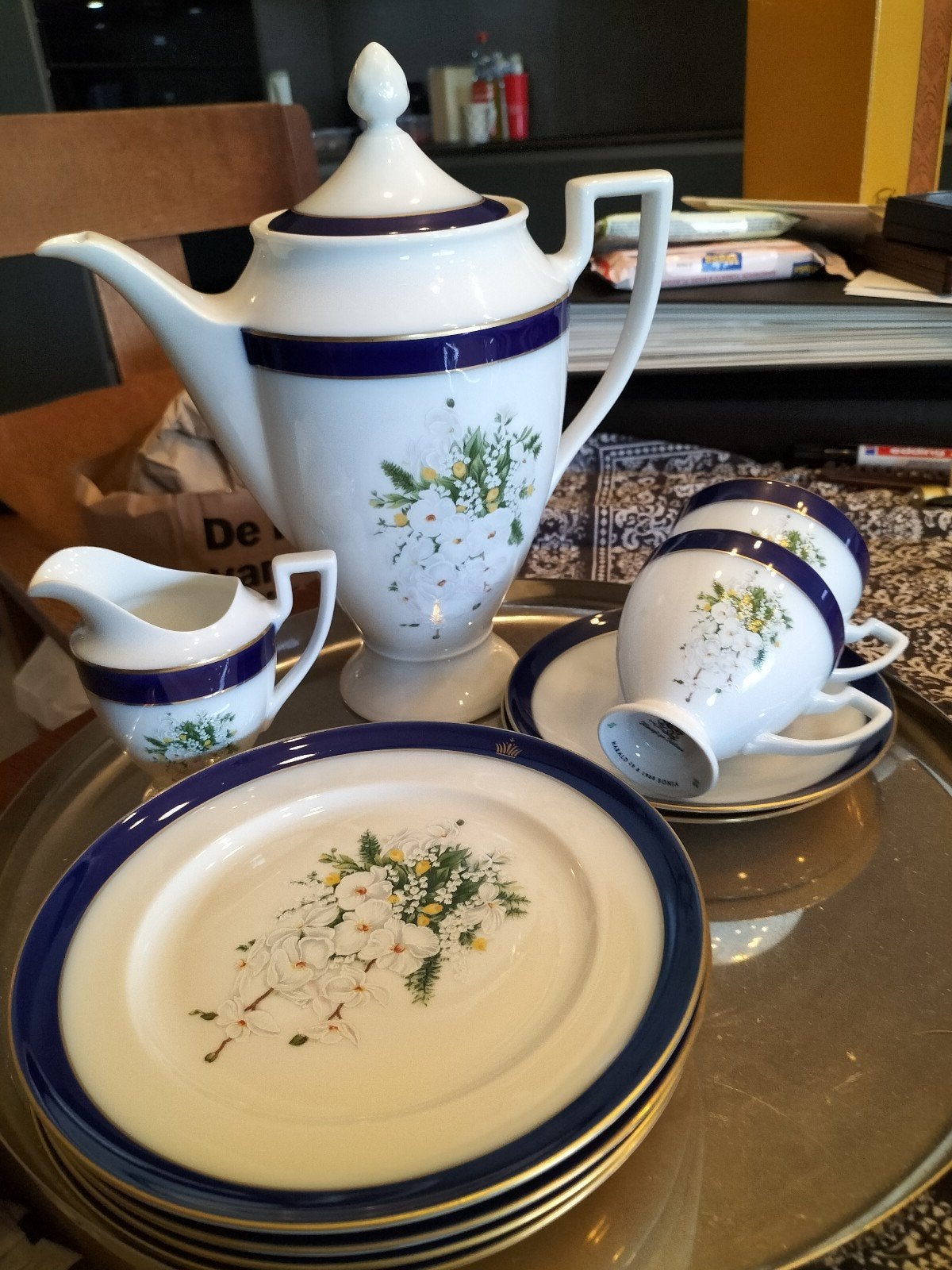 Porseleinen koffiepot en melkkannetje Harald en Sonja, Verzenden, Zo goed als nieuw, Servies