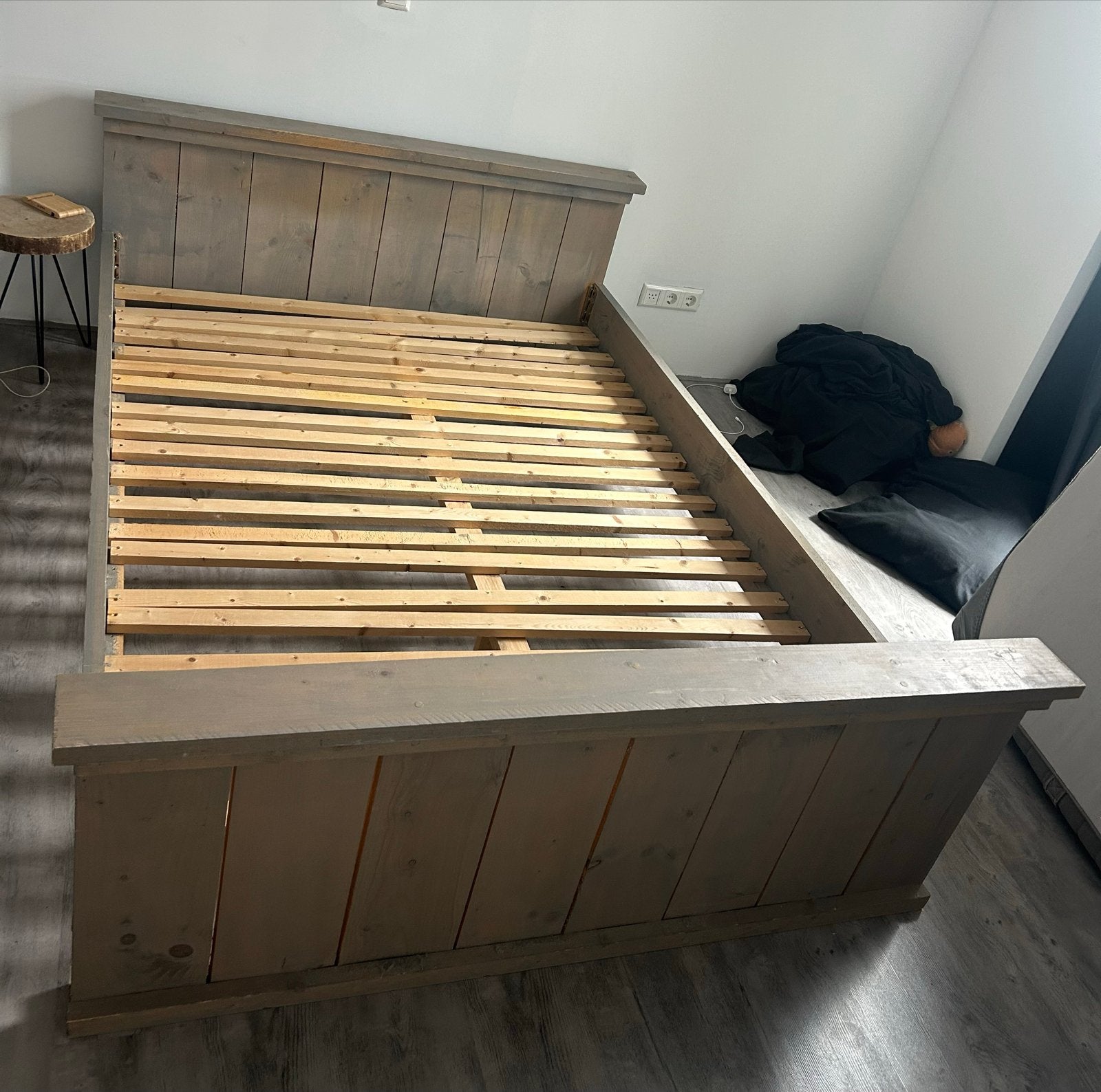 Steigerhouten bed met lattenbodem - 140x200 cm, Ophalen, Gebruikt, Steigerhout, Tweepersoons
