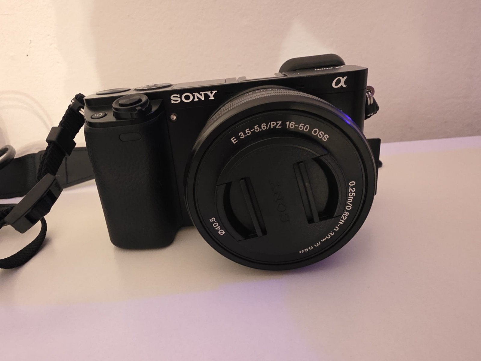 Sony Alpha A6000 camera + 16-50 mm f/3.5-5.6 OSS, Audio, Tv en Foto, Fotocamera's Digitaal, Ophalen of Verzenden, Zo goed als nieuw
