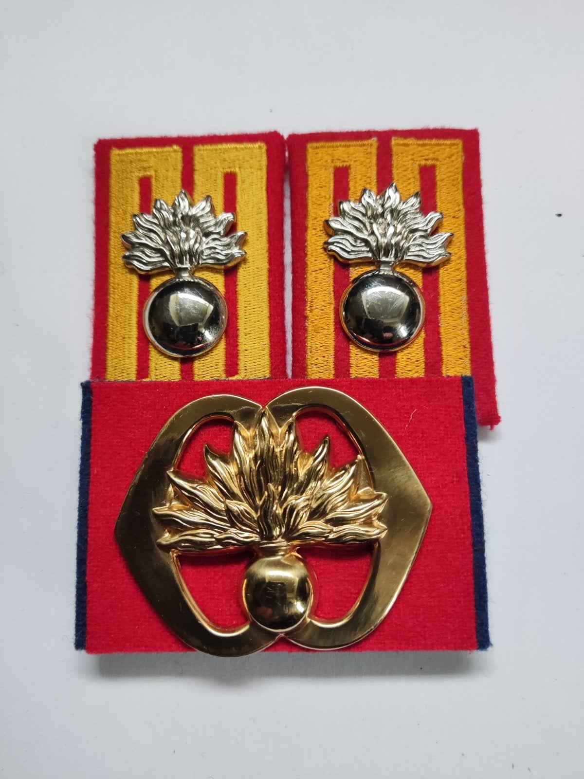 Nieuwste set Garde Grenadiers VERKOCHT, Ophalen of Verzenden, Landmacht, Nederland, Embleem of Badge