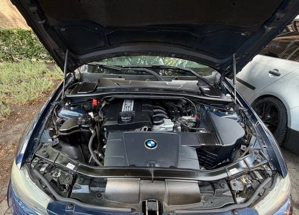BMW 318i Lci High Executive | Keyless Leder Blauw APK 06-‘27, Automaat, Euro 5, 1995 cc, Zwart