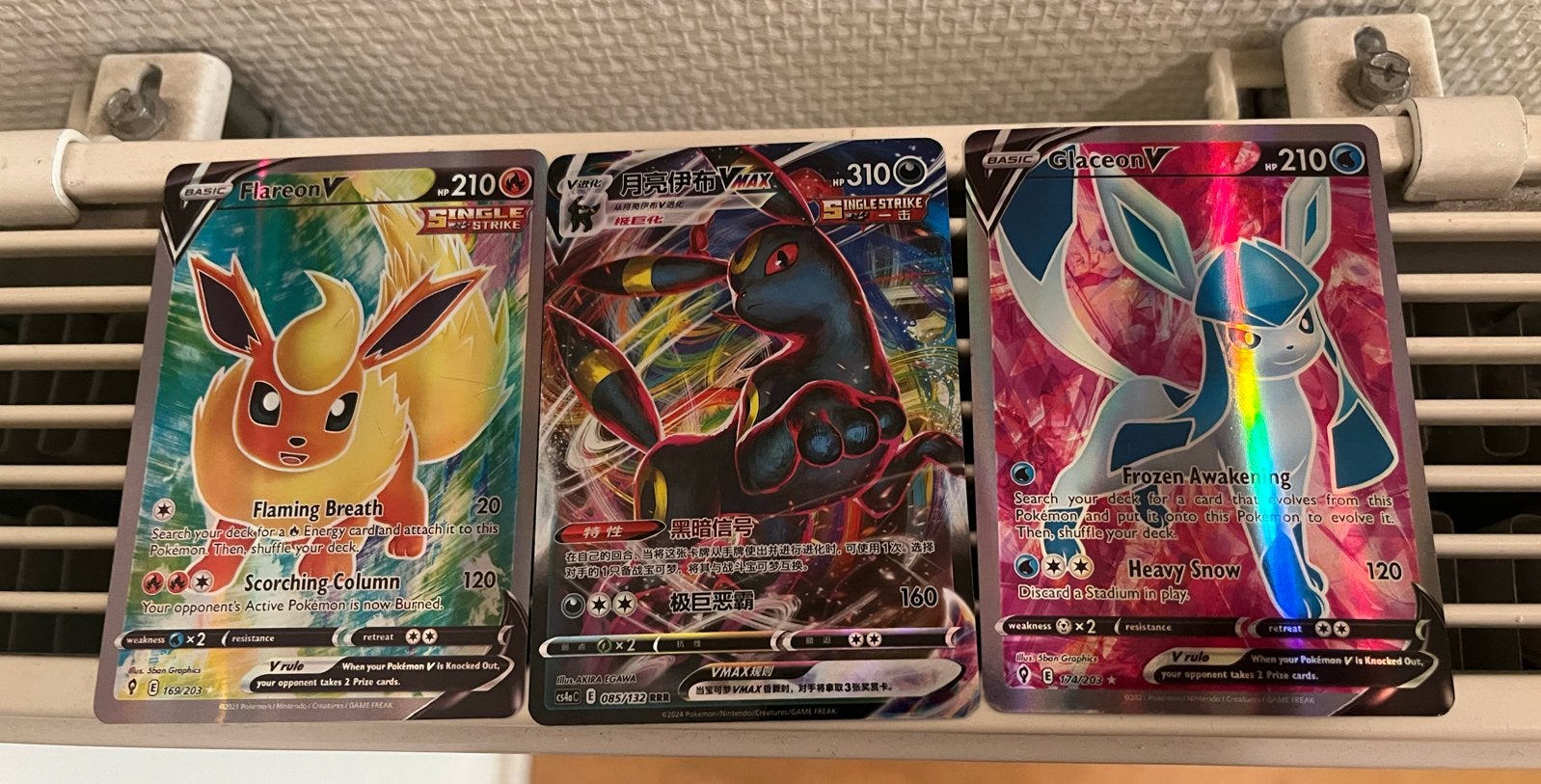 Pokémon kaarten Glaceon V, Umbreon VMAX, Flareon V - Perfect, Ophalen of Verzenden, Zo goed als nieuw, Meerdere kaarten, Foil