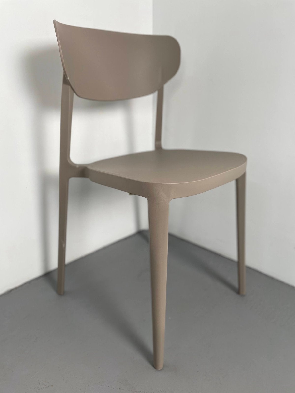 35x Nieuwe design stapelstoelen - kleur taupe / beige, Ophalen, Overige kleuren, Nieuw, X