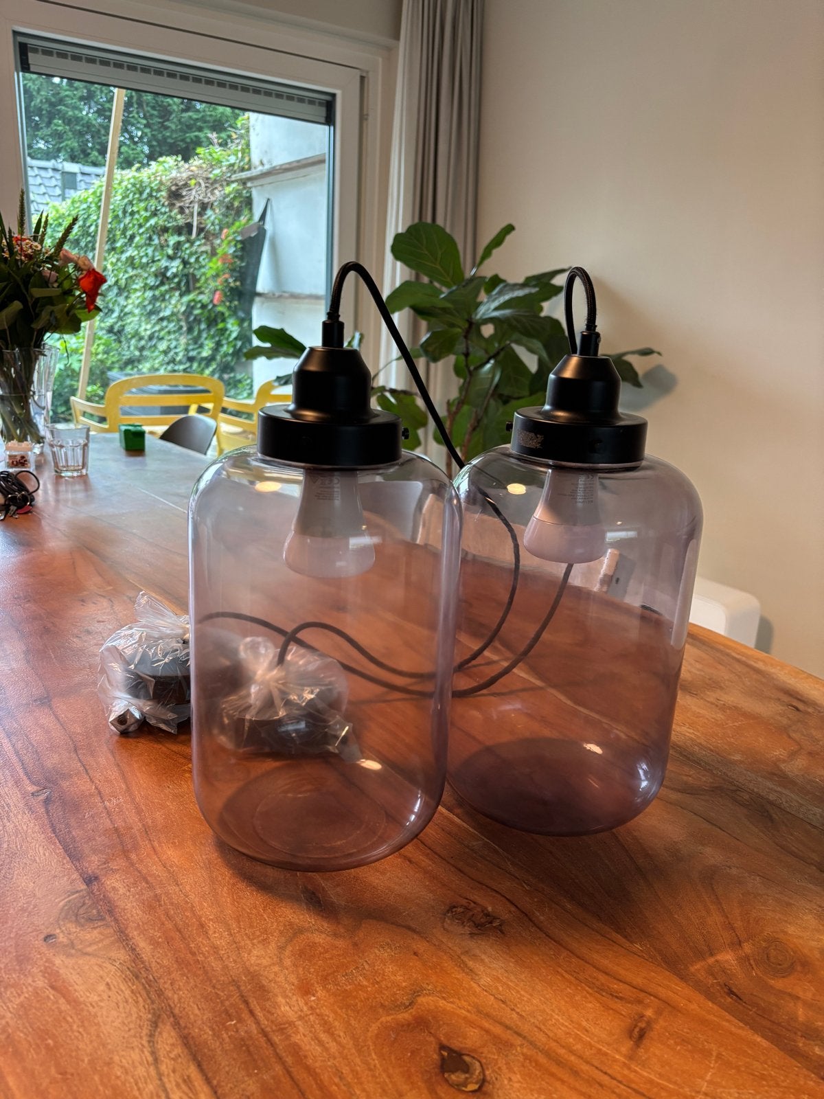 2 stuks Karwei hanglampen Juno XL - rookglas, Huis en Inrichting, Lampen | Hanglampen, Ophalen, Zo goed als nieuw, Glas, Minder dan 50 cm