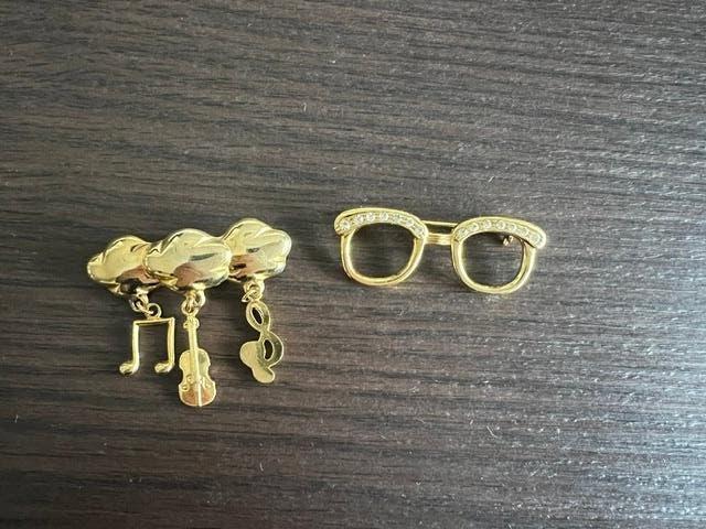 2 Broches, Sieraden, Tassen en Uiterlijk, Ophalen of Verzenden, Zo goed als nieuw, Goud, Overige materialen