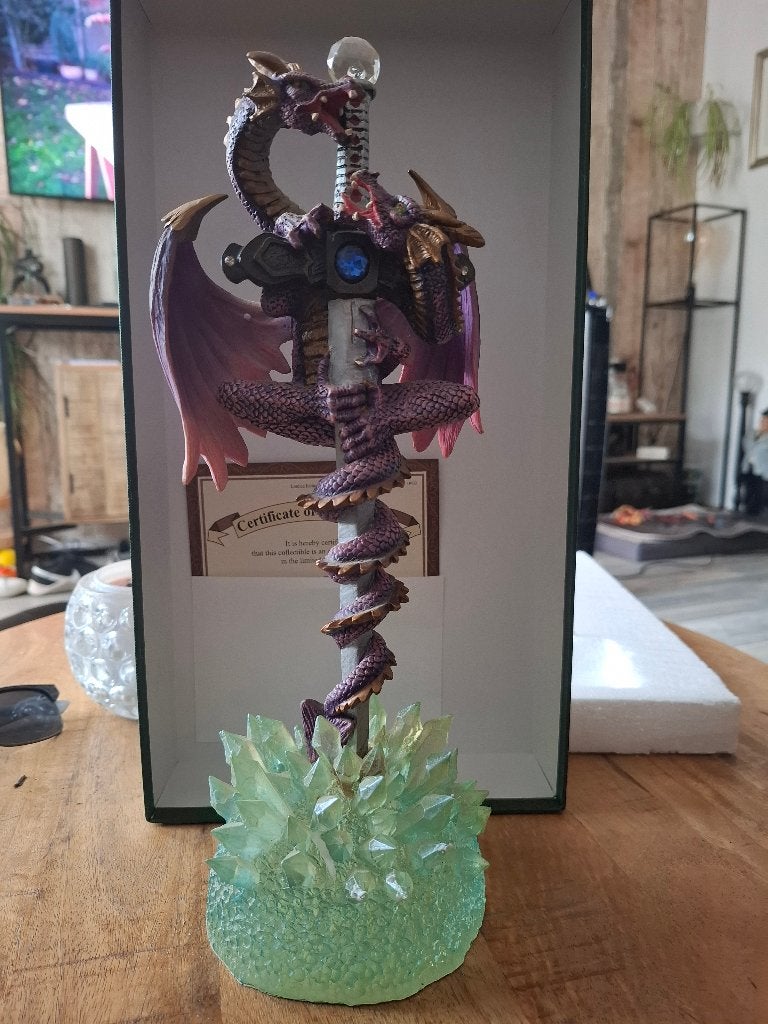 Dragon figure, Verzamelen, Ophalen, Zo goed als nieuw